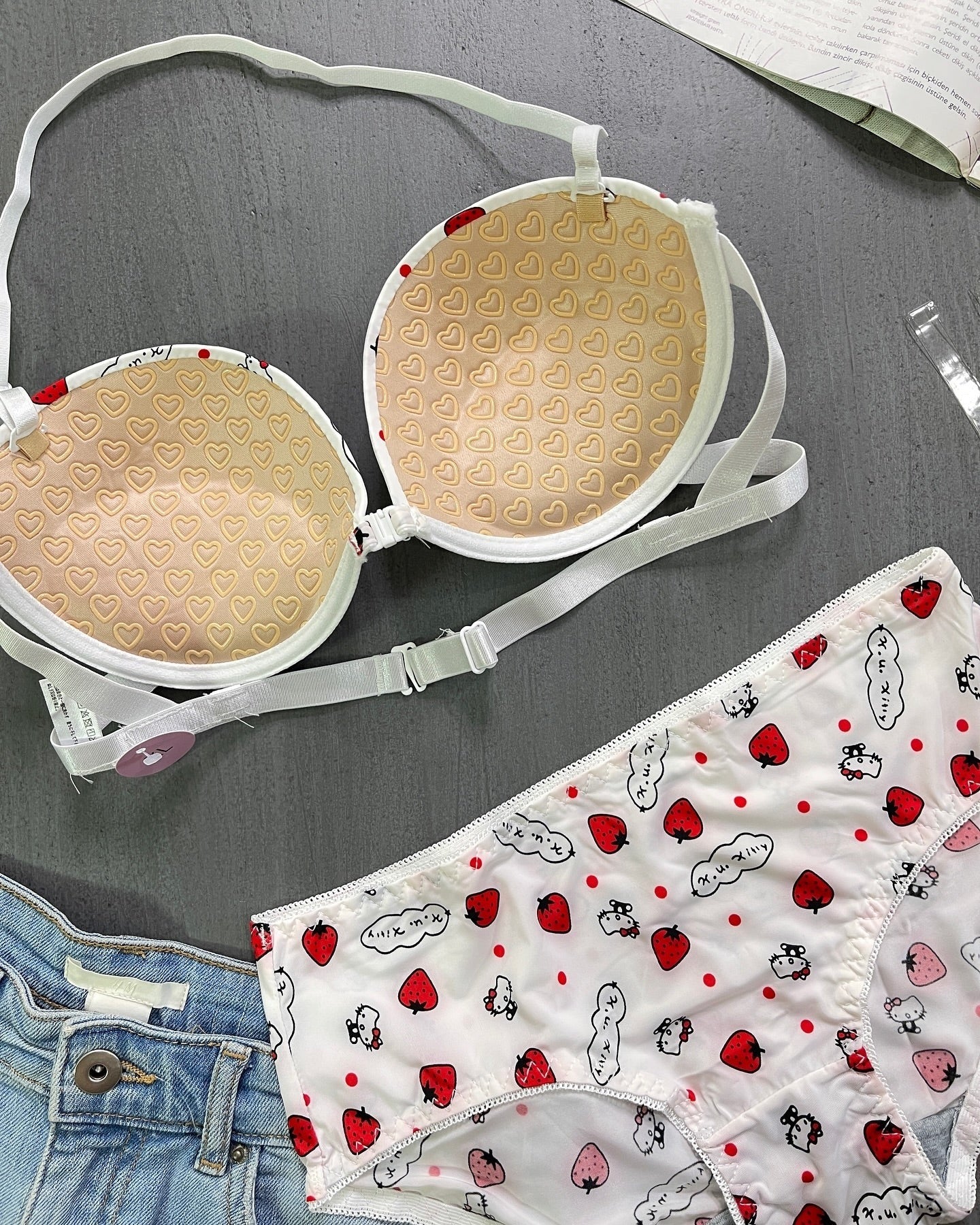 Shezaib High Quality Front Open 4 In 1 Push-up Hello Kitty Print Adjustable Straps Bra Panty Set 016