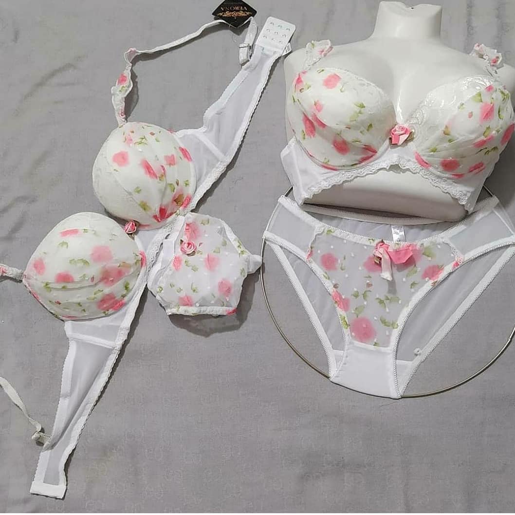 New High Quality Cute Lace Flower Adjustable Straps Push Up Bridal Padded Bra And Panty Set E1813