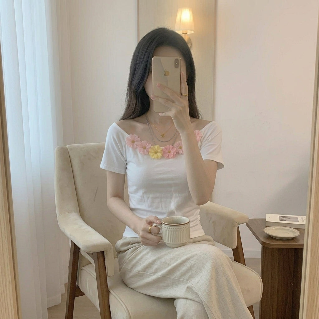Women’s Padded Floral Neckline T-Shirt - Flower 5641