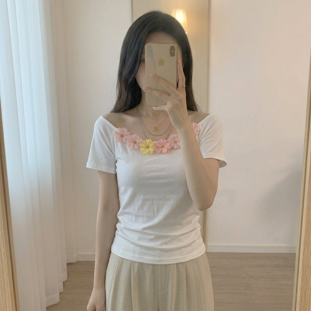 Women’s Padded Floral Neckline T-Shirt - Flower 5641