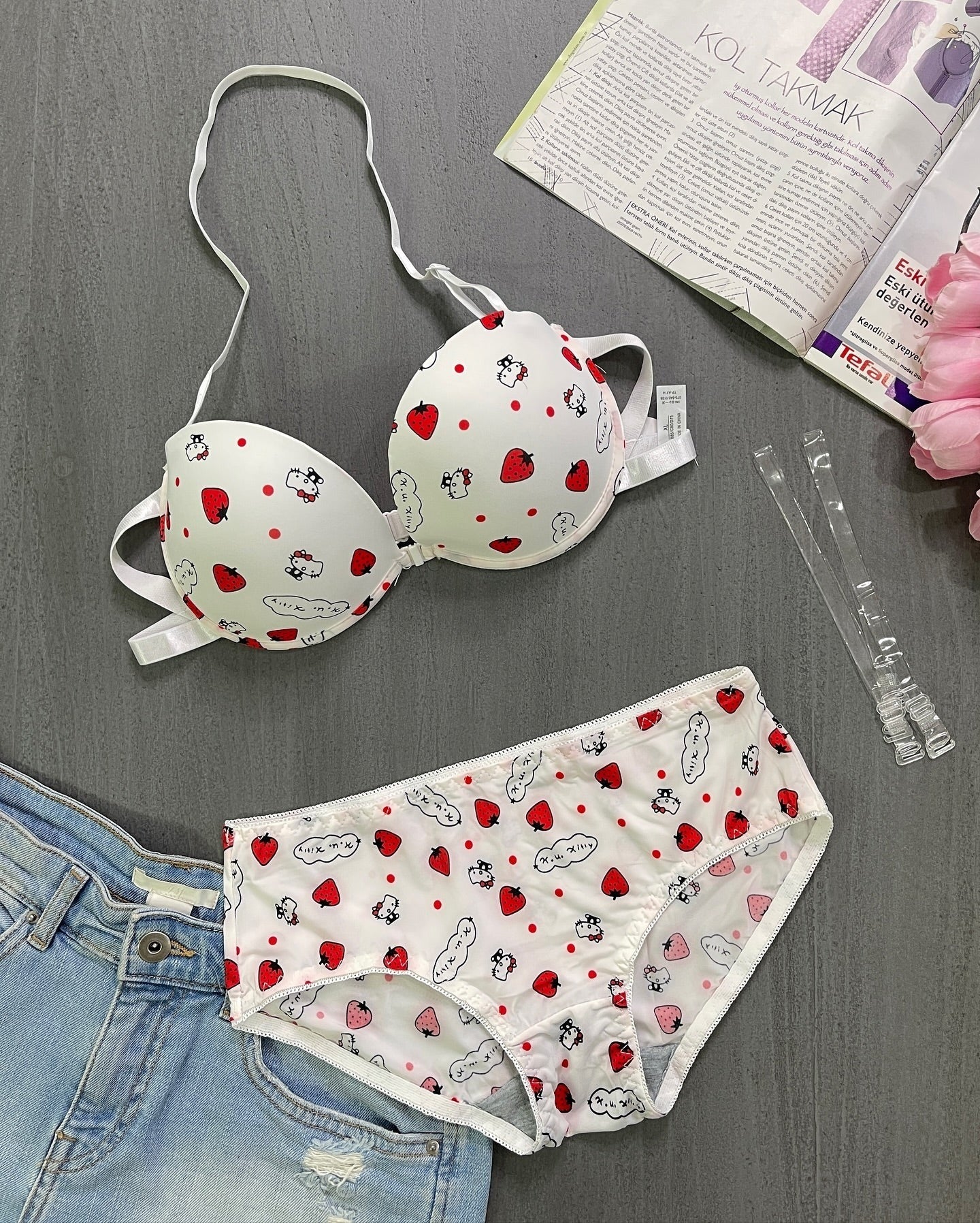 Shezaib High Quality Front Open 4 In 1  Push-up Hello Kitty Print Adjustable Straps Bra Panty Set 016